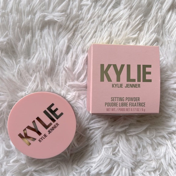 Kylie Cosmetics Translucent Setting Powder - Picture 5 of 8